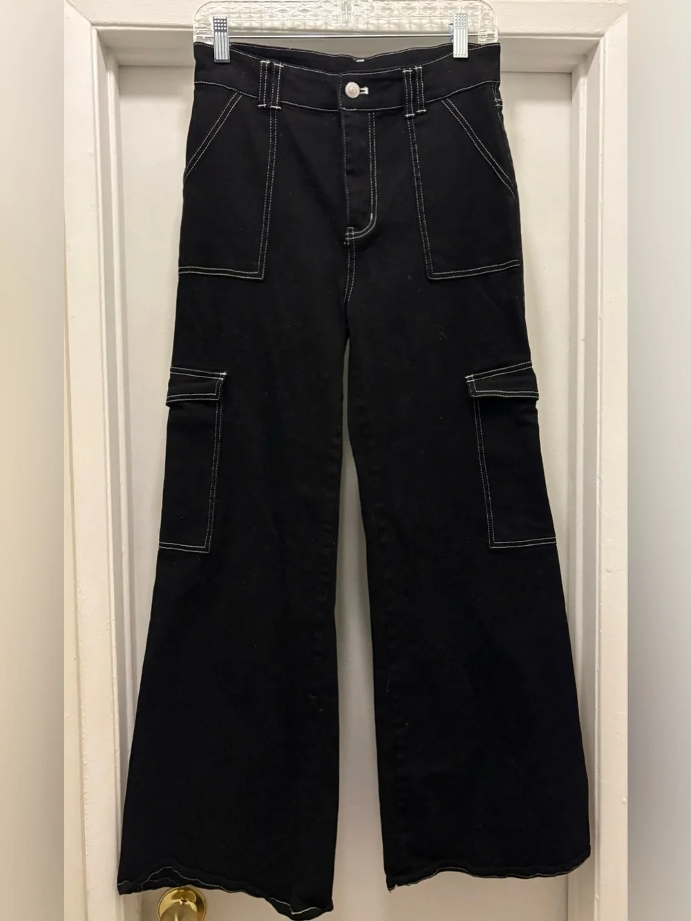 Altar'd State Black Wide-Leg Cargo Pants with White Contrast Stitching Large - Picture 2 of 9